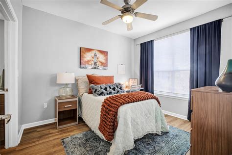 Quarters on campus - Quarters on Campus has a unit available for $1,405 per month. Check out the Price and Availability section for more information on this unit. How much is rent in Austin, TX?